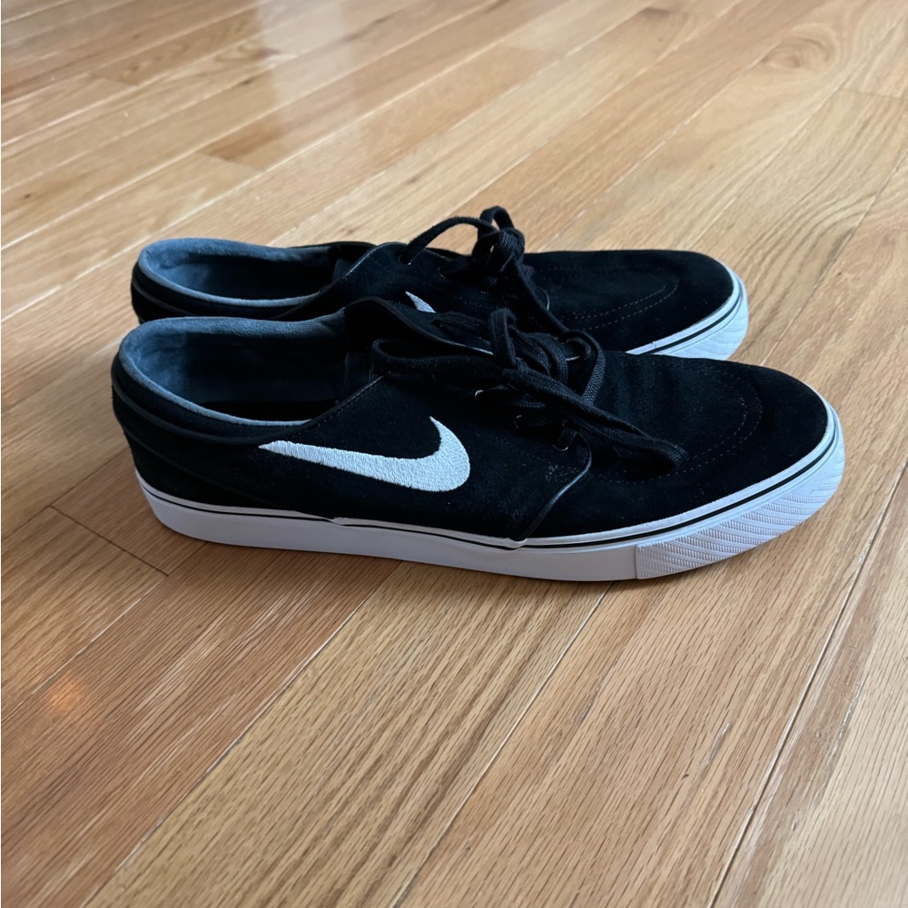 Used Nike Janoski Black white size 12
